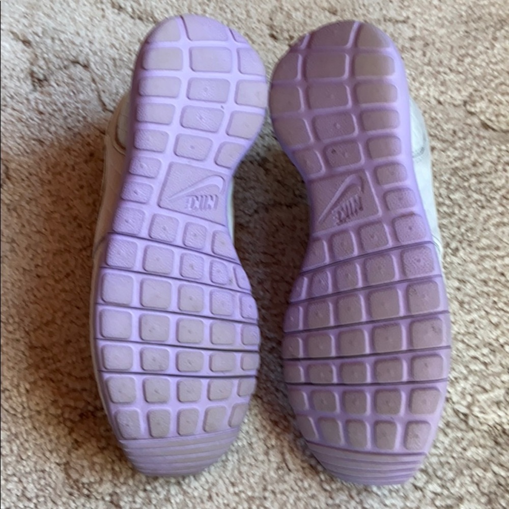 Nike Roche - Picture 5 of 5